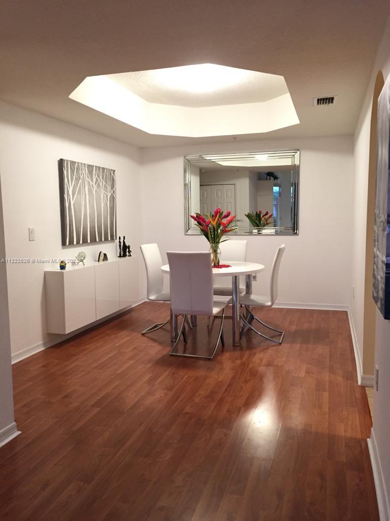 THE COURTS AT DORAL ISLES - Residential