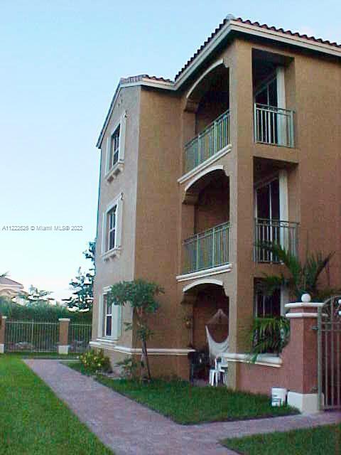 THE COURTS AT DORAL ISLES - Residential