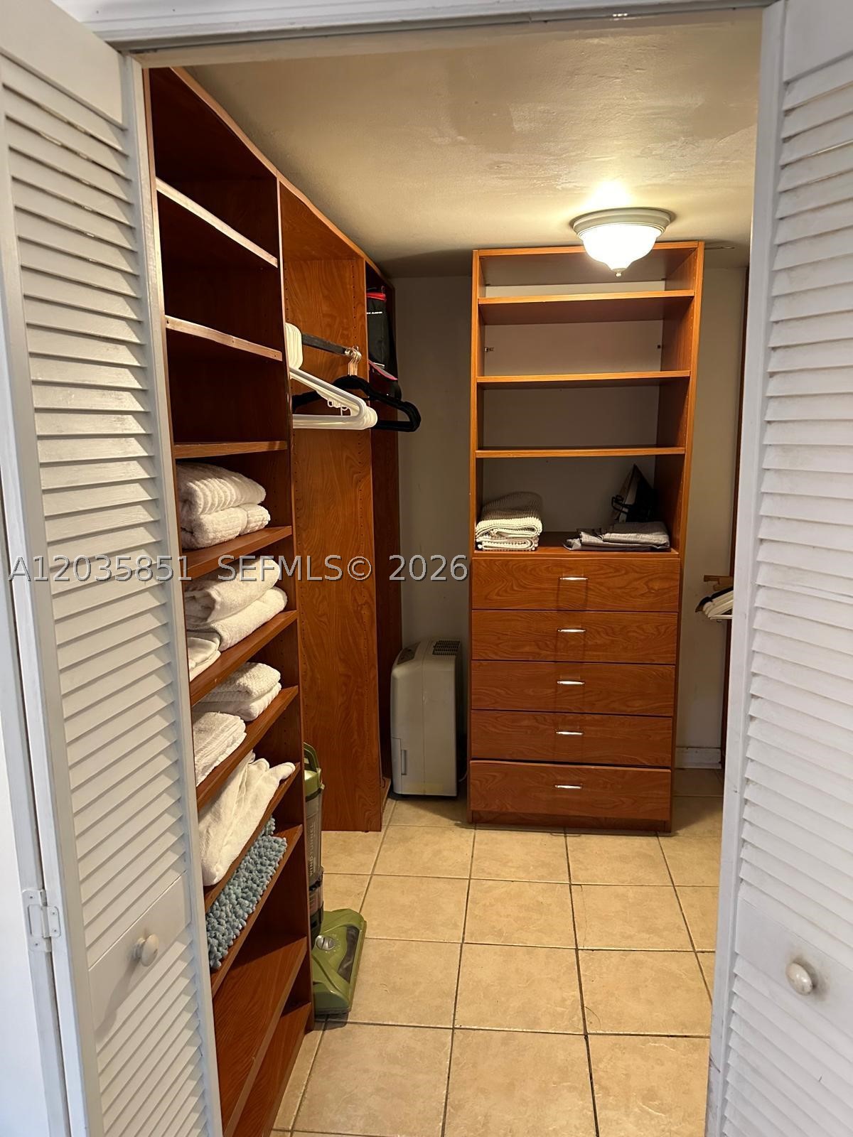 WESTGATE RESIDENCE CONDO - Residential