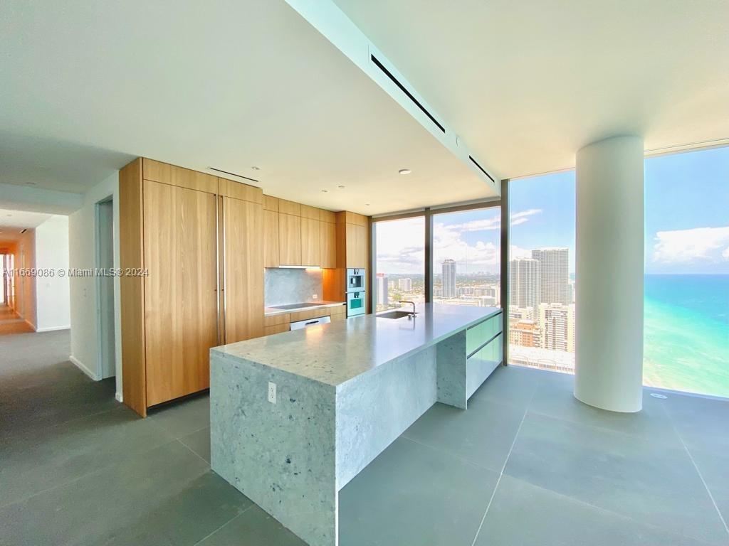 2000 Ocean - Residential