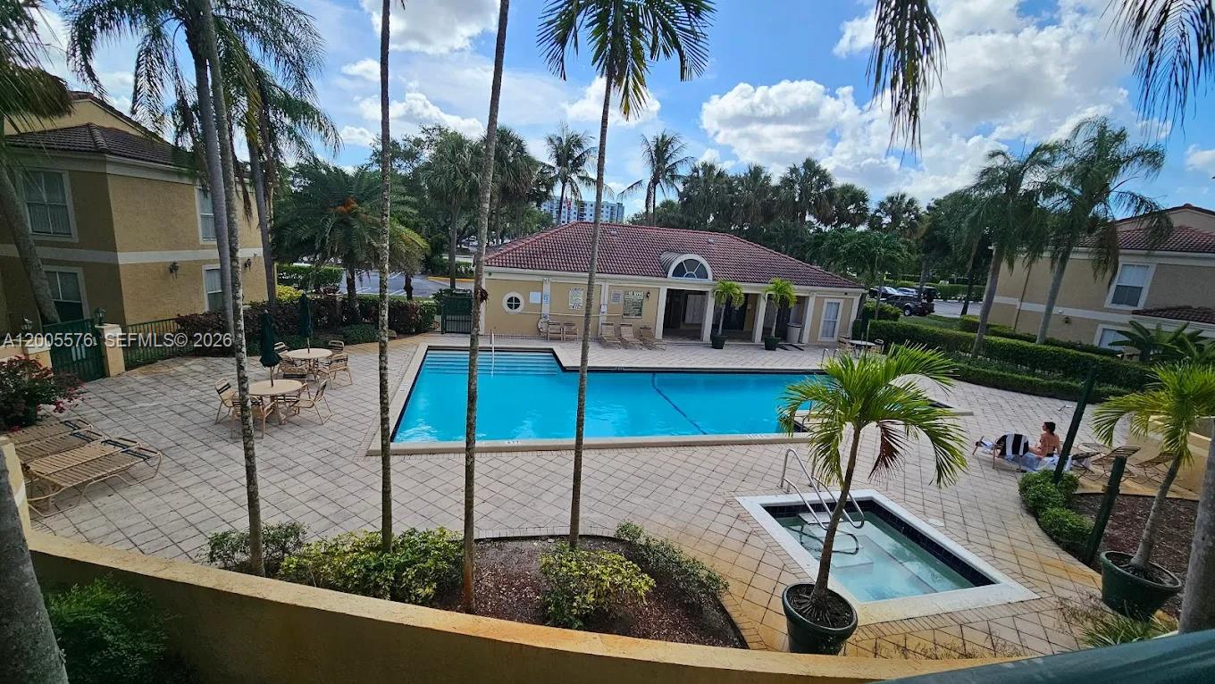 SAVANNAH AT RIVERSIDE CON - Residential