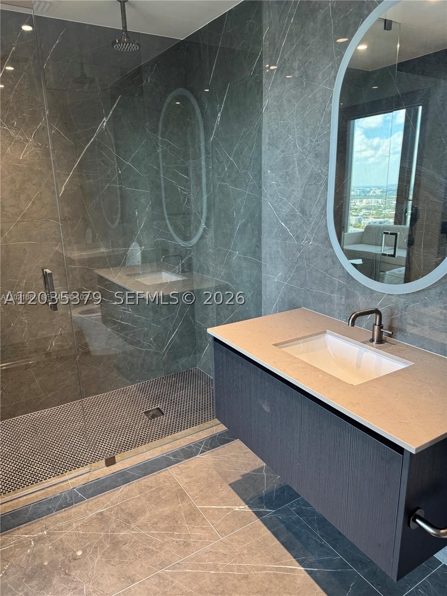 ELLEVEN HOTEL RESIDENCES - Residential
