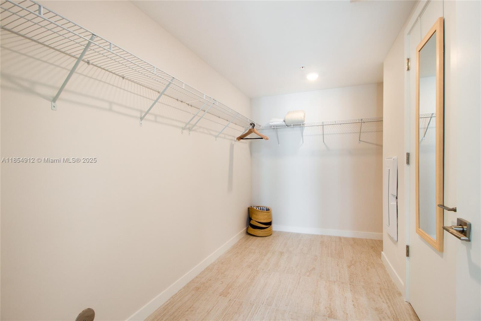 QUADRO CONDO - Residential