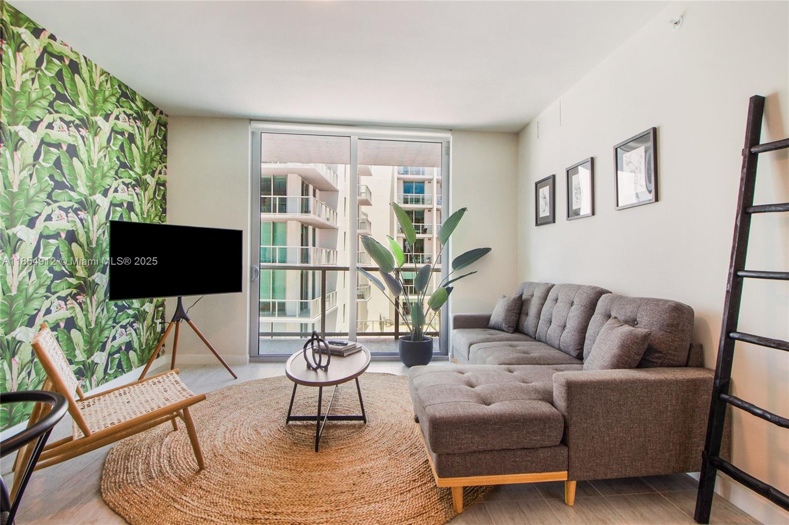 QUADRO CONDO - Residential