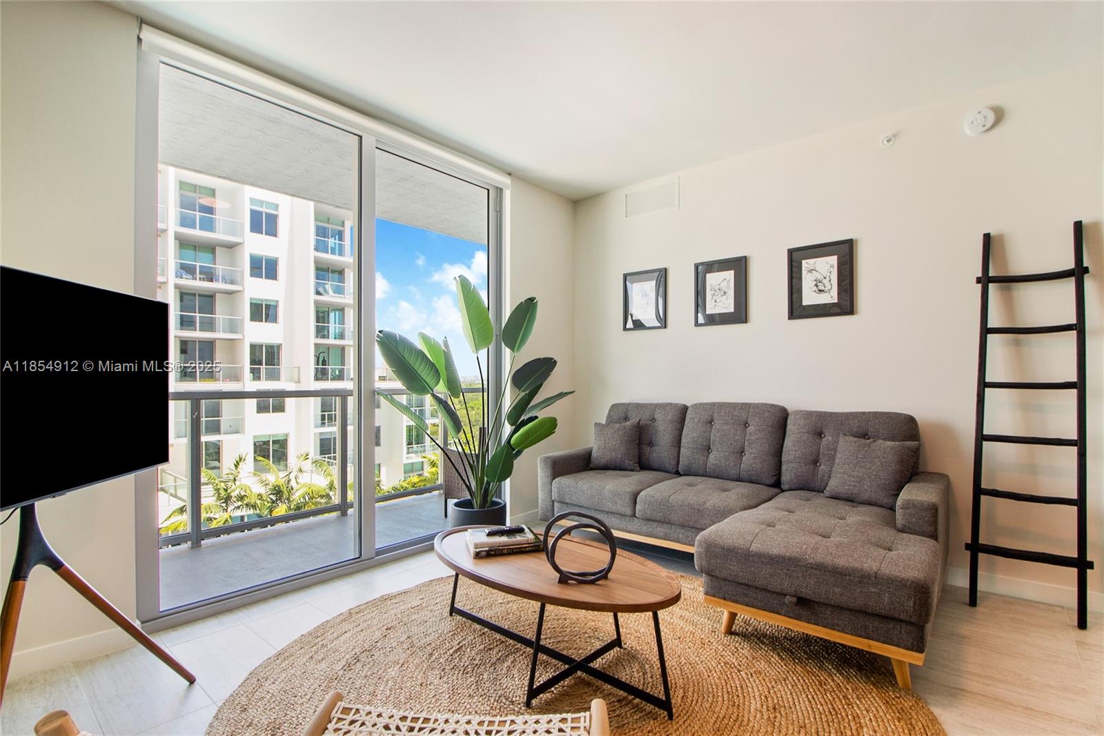 QUADRO CONDO - Residential