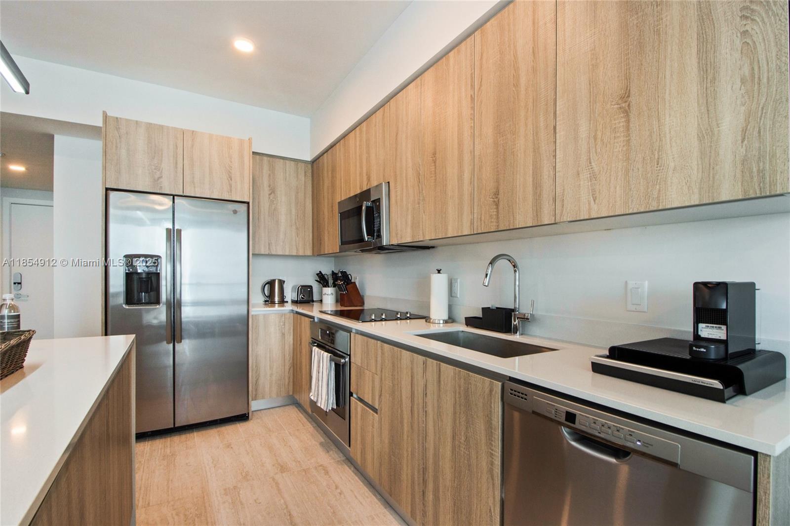 QUADRO CONDO - Residential
