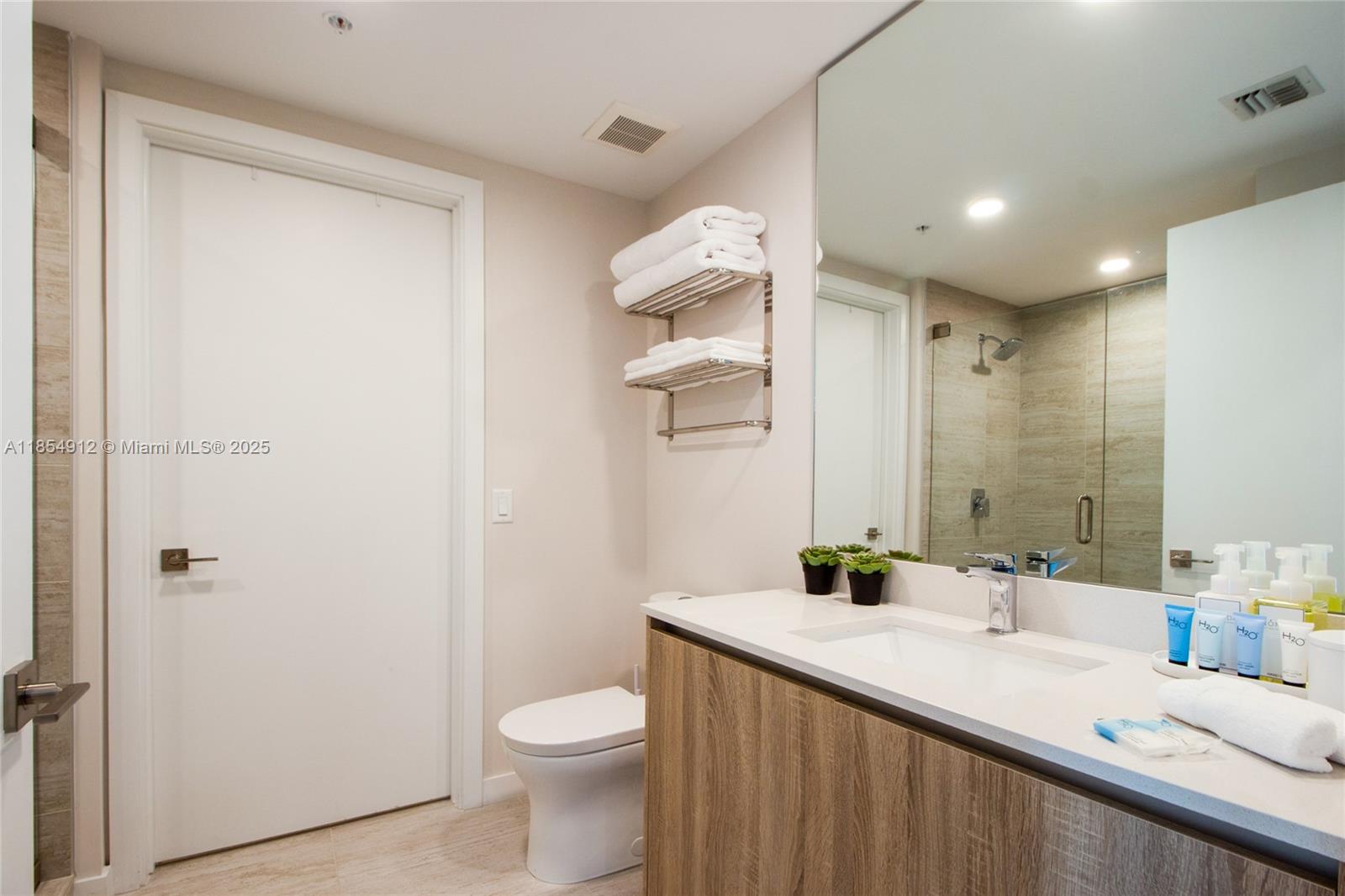 QUADRO CONDO - Residential