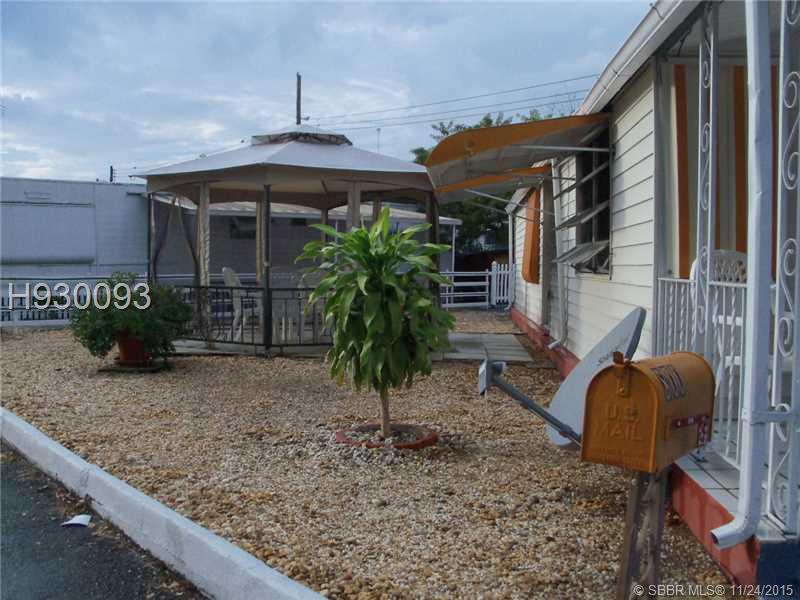 HALLANDALE TRAILER ESTATE - Residential