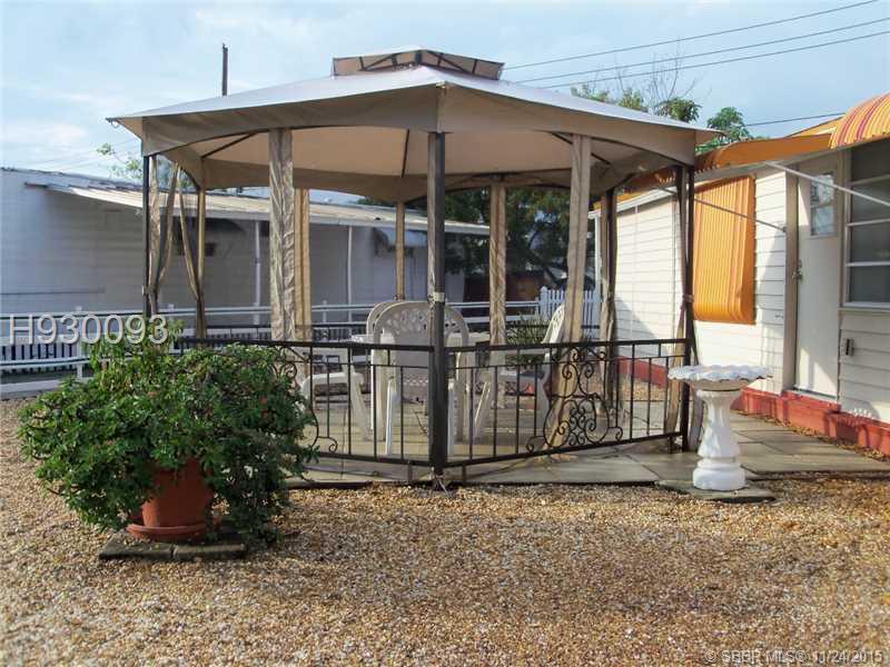 HALLANDALE TRAILER ESTATE - Residential