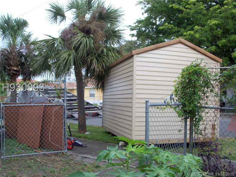 HALLANDALE TRAILER ESTATE - Residential