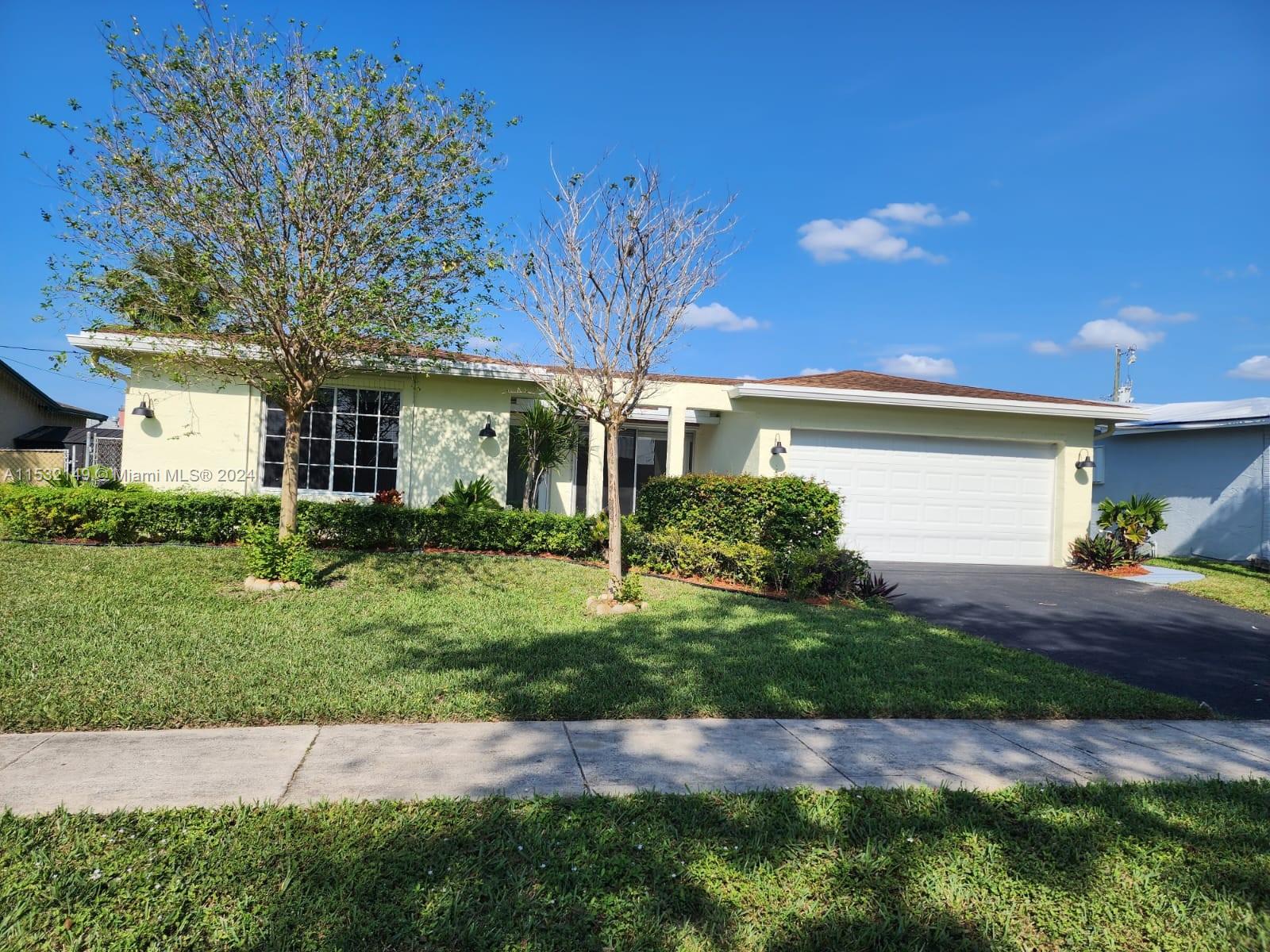 No HOA. Excellent investment property • Rented for $5,736/month. The rental income is supported by a government housing assistance program • Long-term tenant in place since January 2023. Lease renews 12/31/2026 • Roof 2009 • Spacious 5,997 sqft lot.
• The current management company can be facilitated 
• Please do not disturb the tenant or knock on the door!