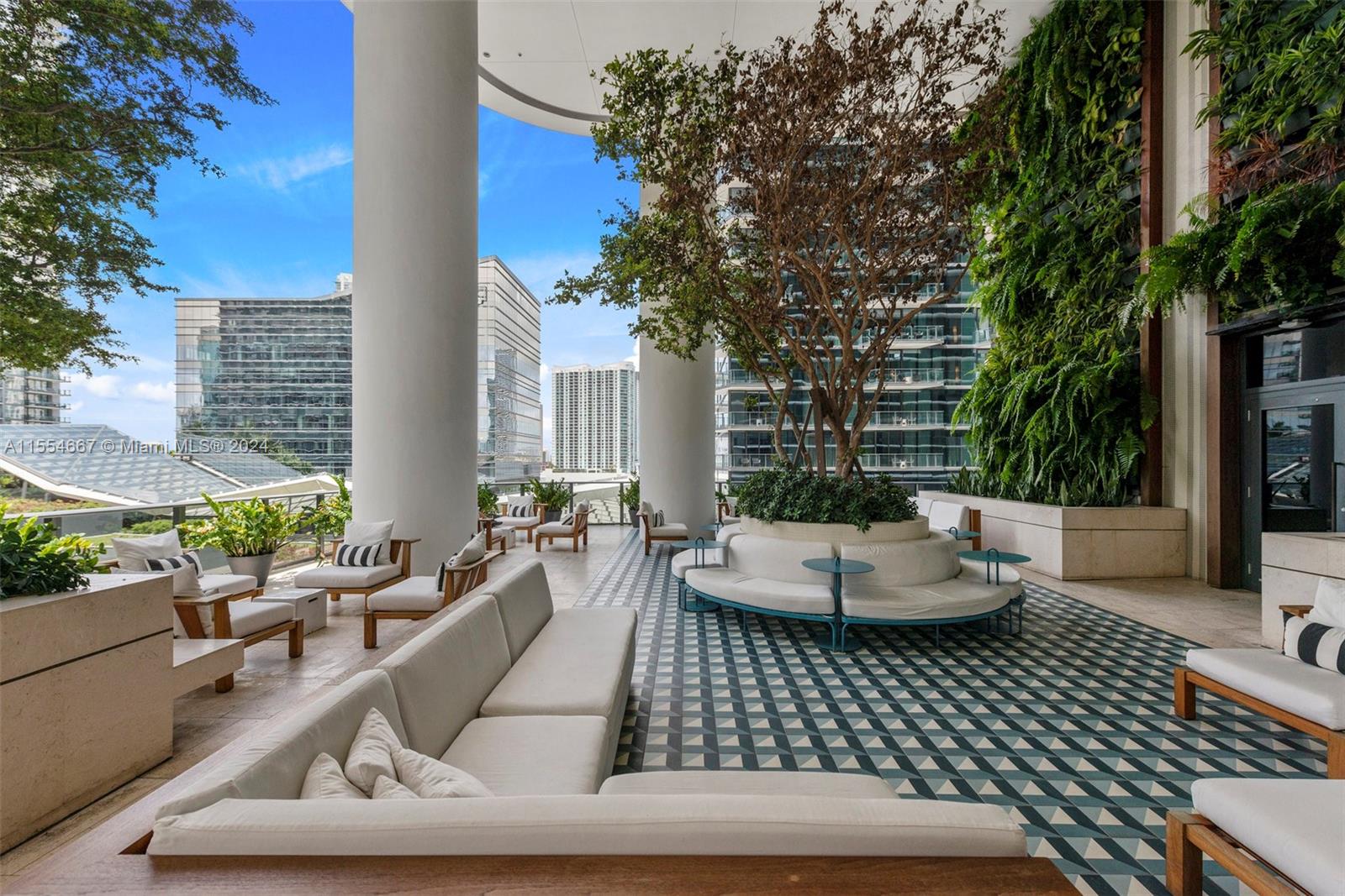 SLS LUX - Residential Lease