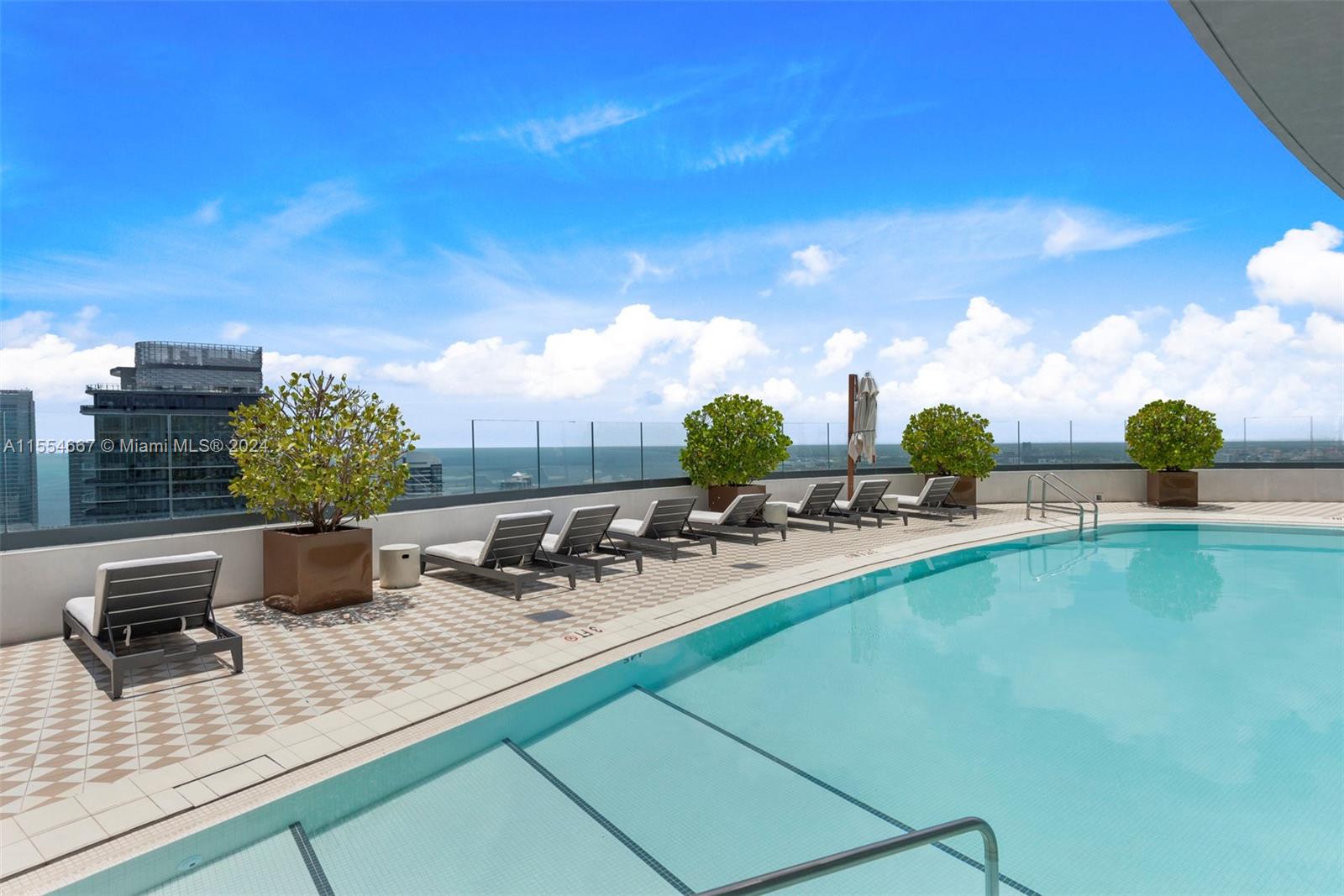 SLS LUX - Residential Lease