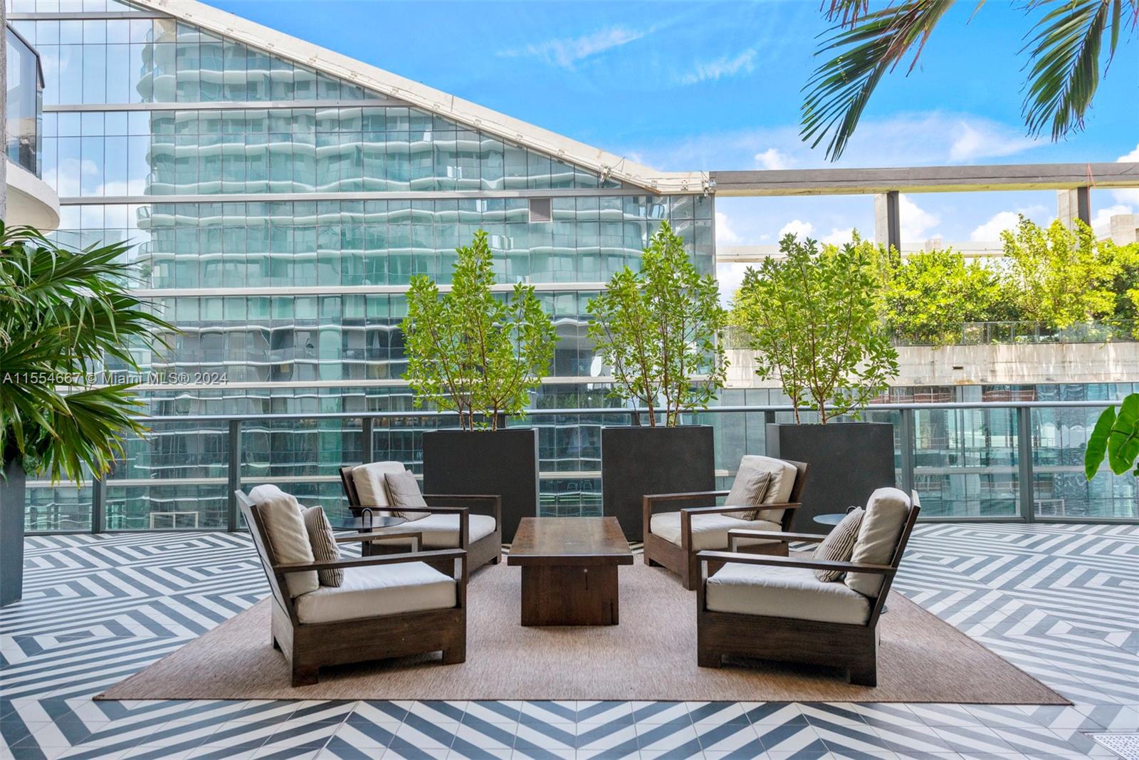 SLS LUX - Residential Lease