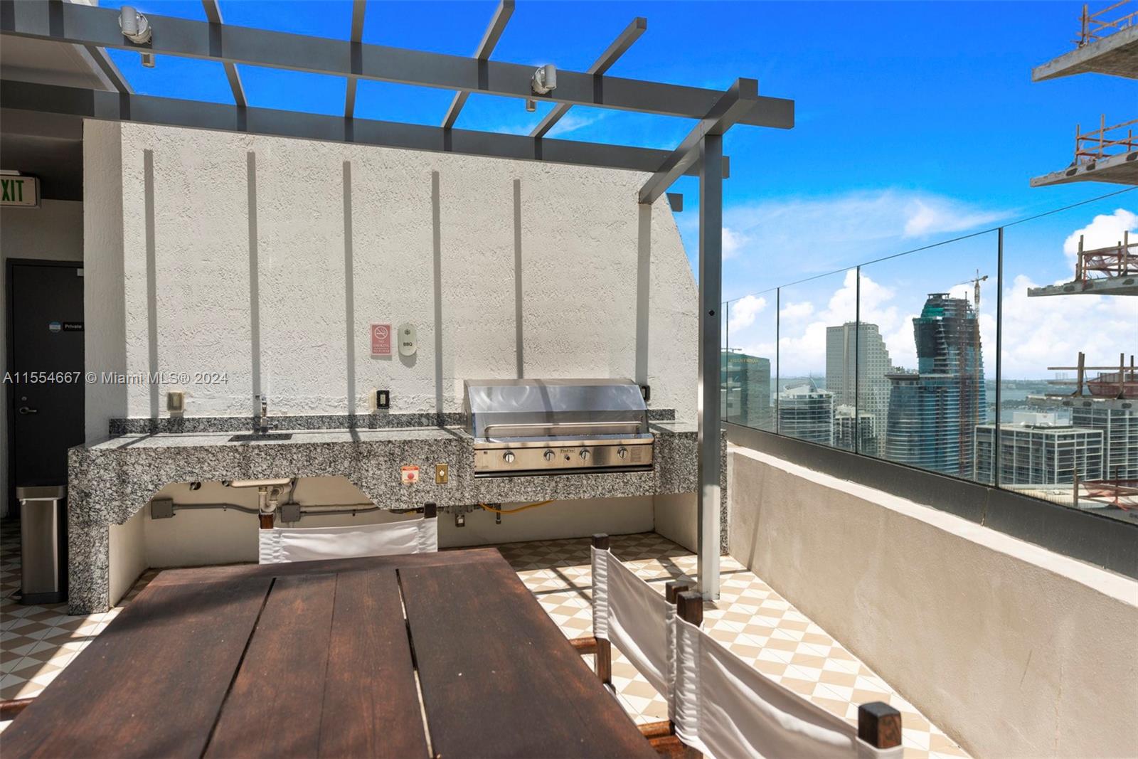 SLS LUX - Residential Lease