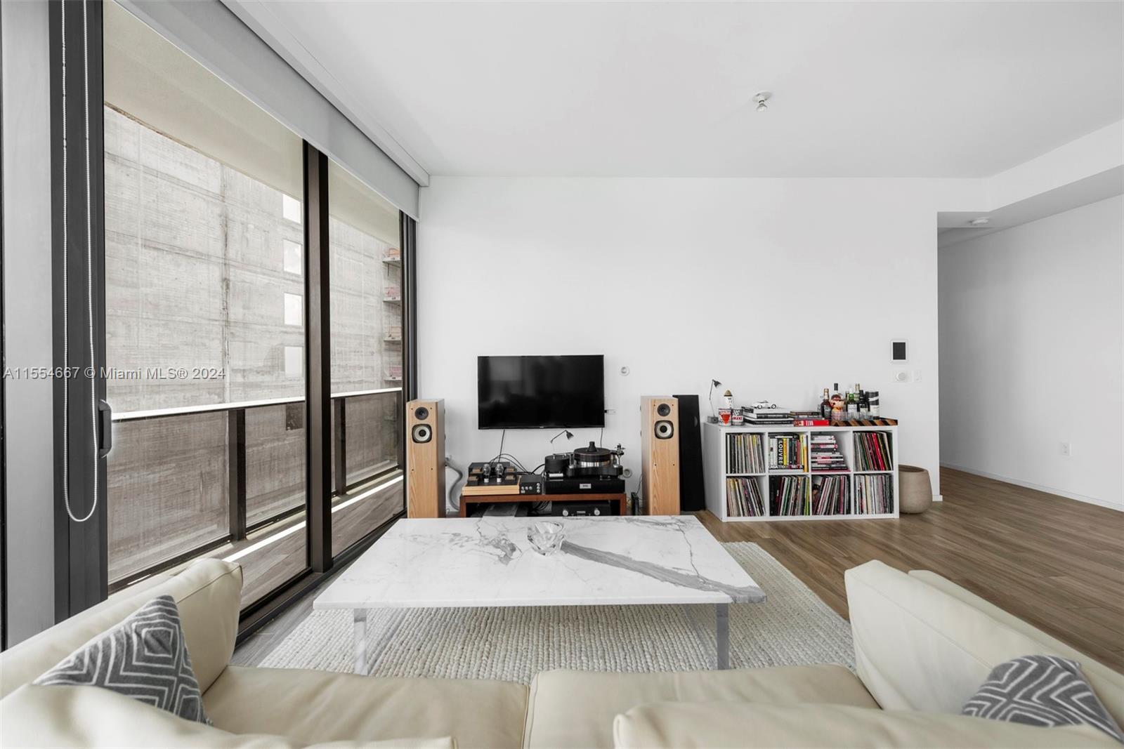 SLS LUX - Residential Lease