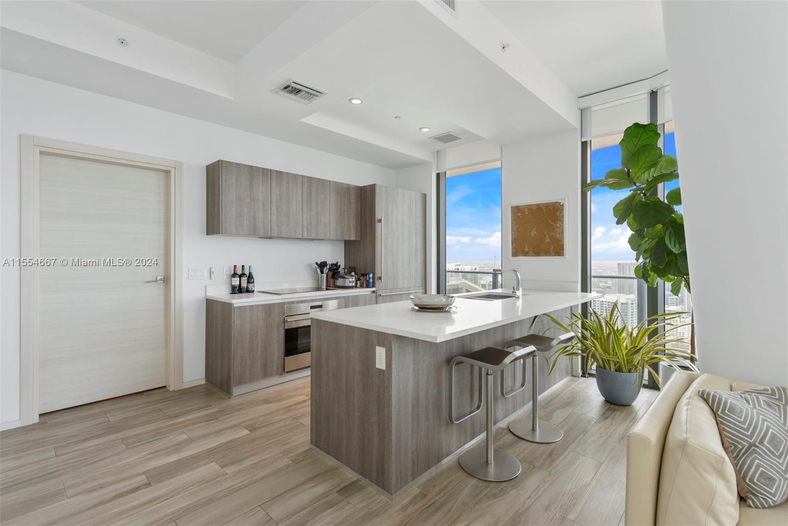 SLS LUX - Residential Lease
