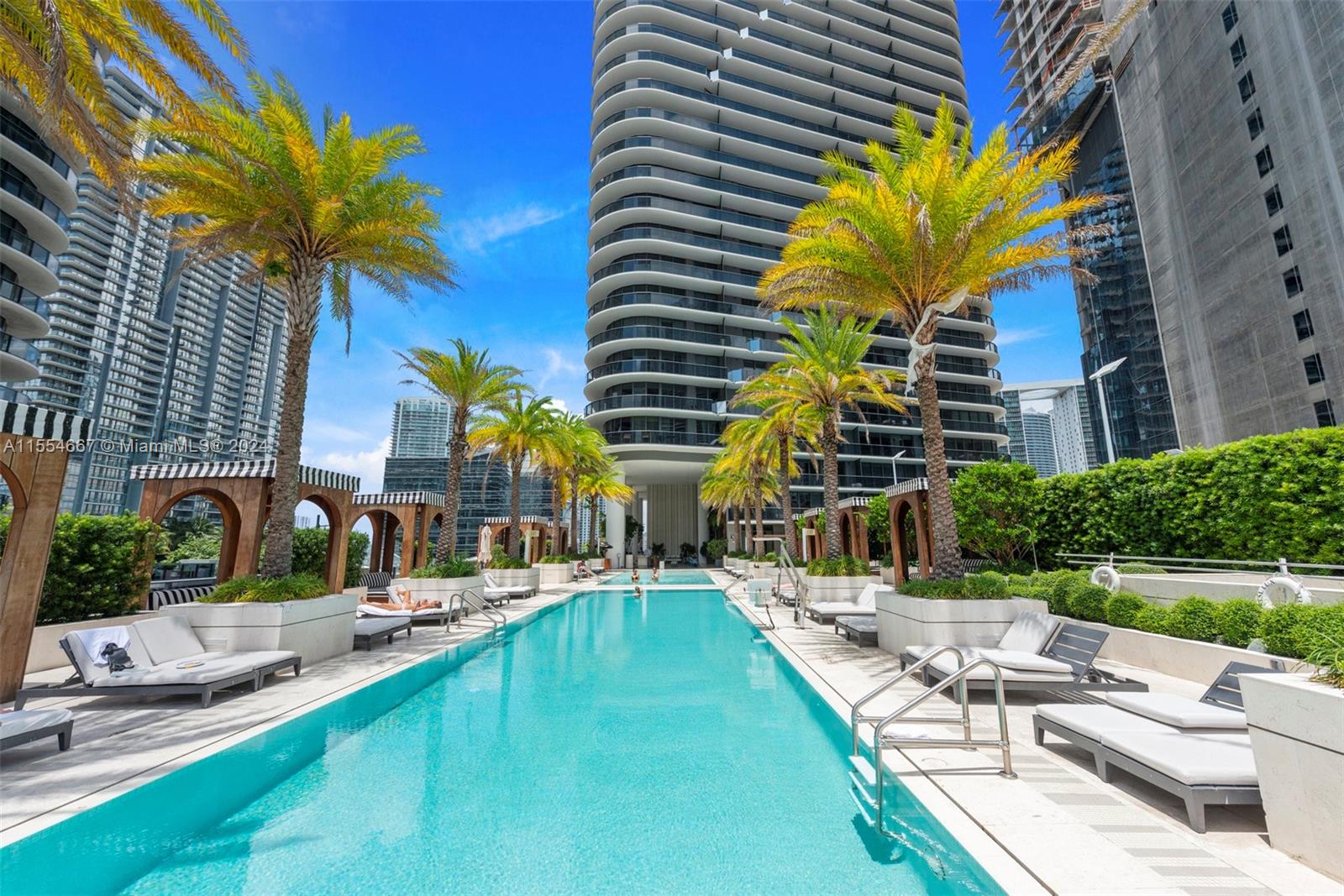 SLS LUX - Residential Lease