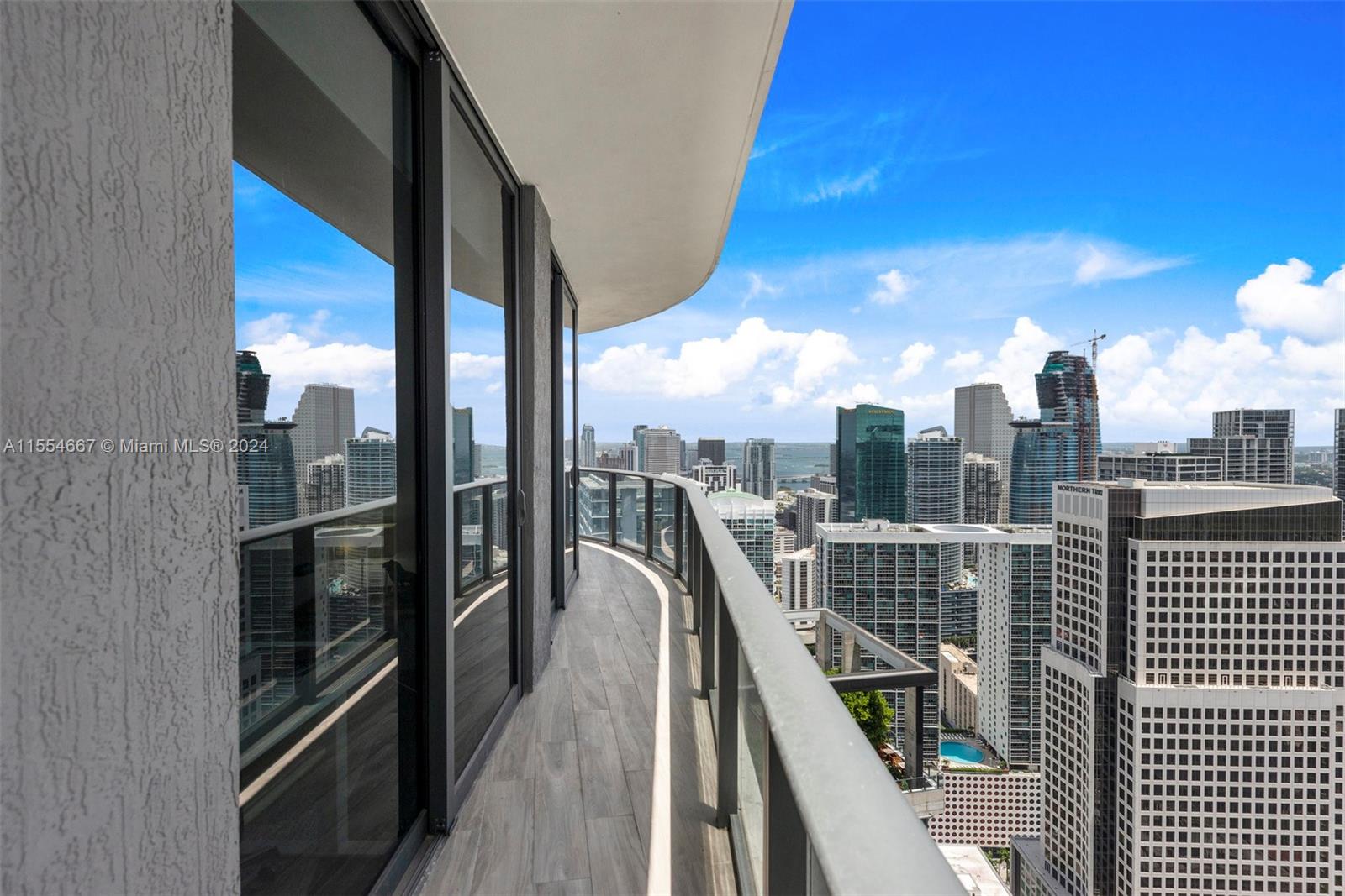SLS LUX - Residential Lease