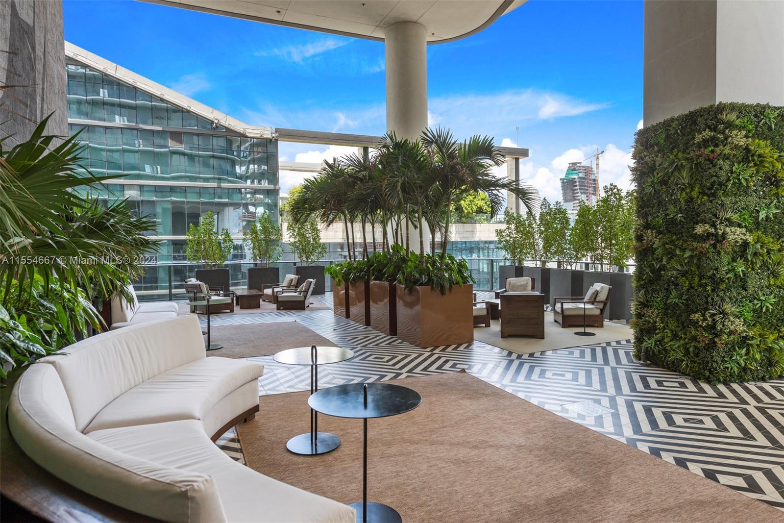 SLS LUX - Residential Lease