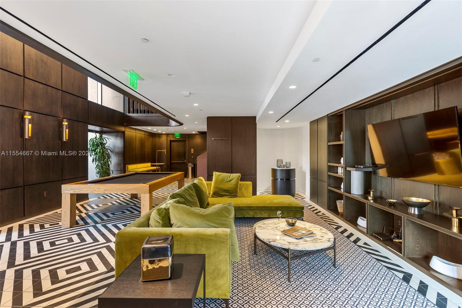 SLS LUX - Residential Lease