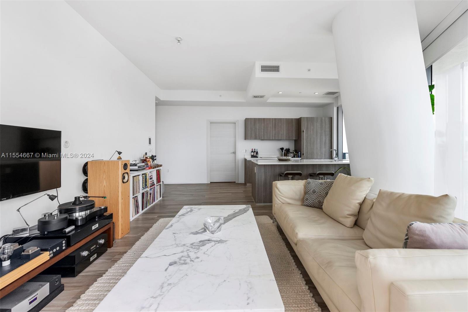 SLS LUX - Residential Lease
