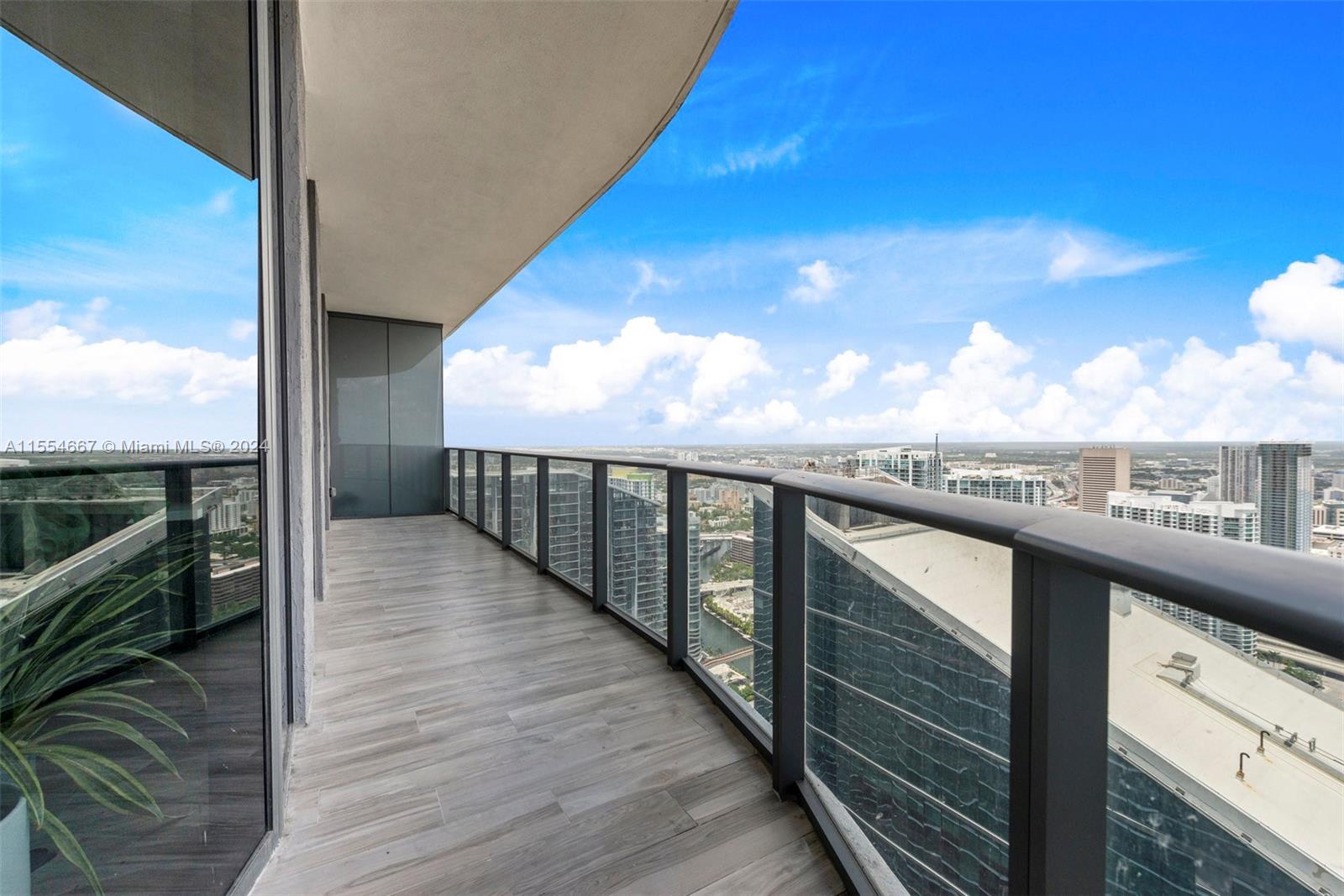 SLS LUX - Residential Lease