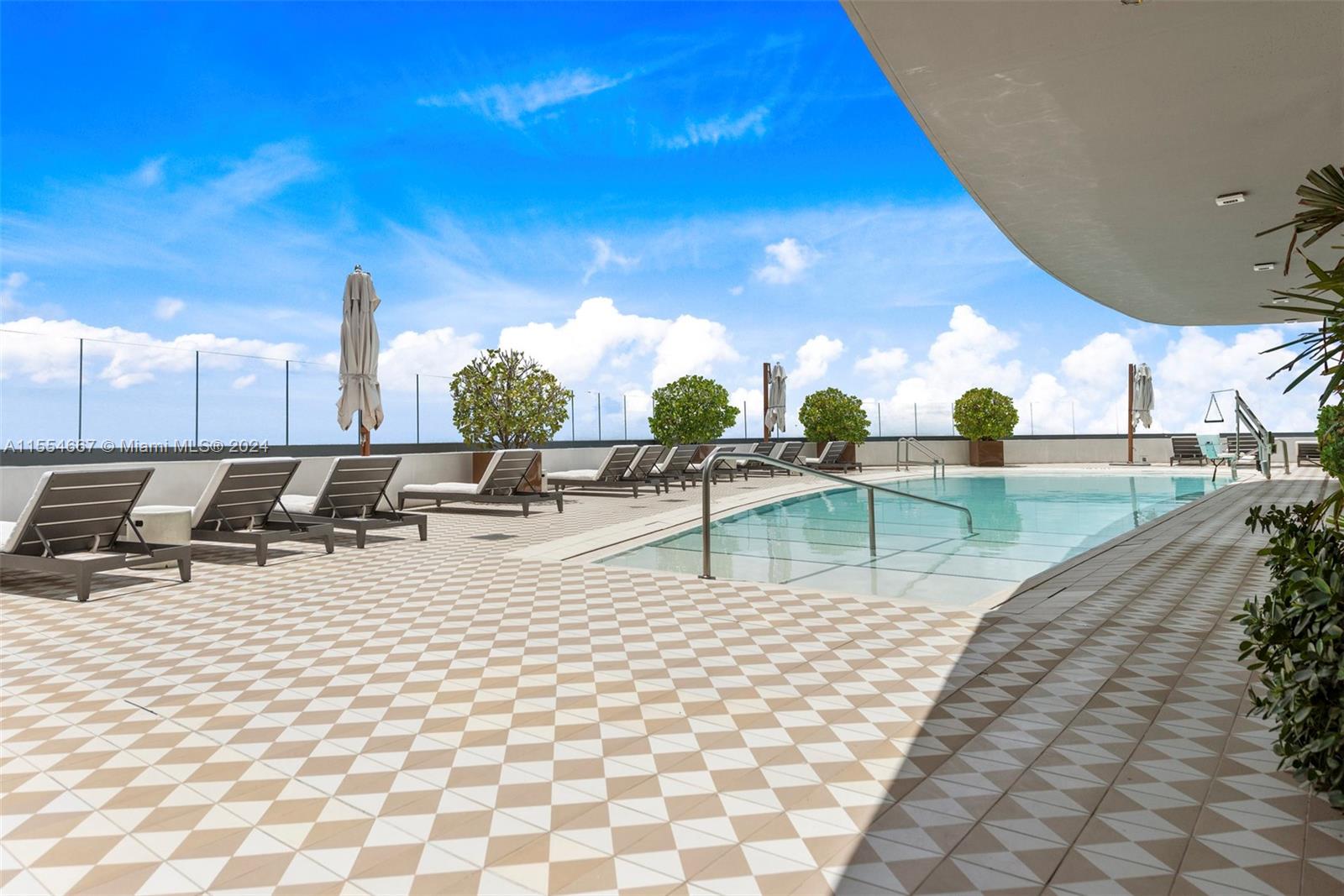 SLS LUX - Residential Lease