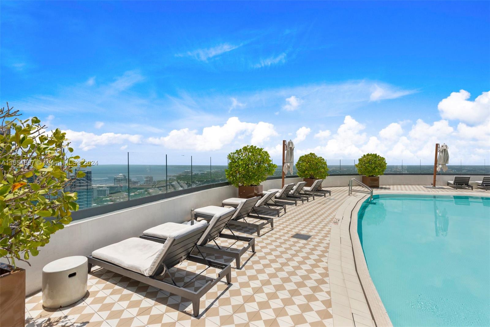 SLS LUX - Residential Lease