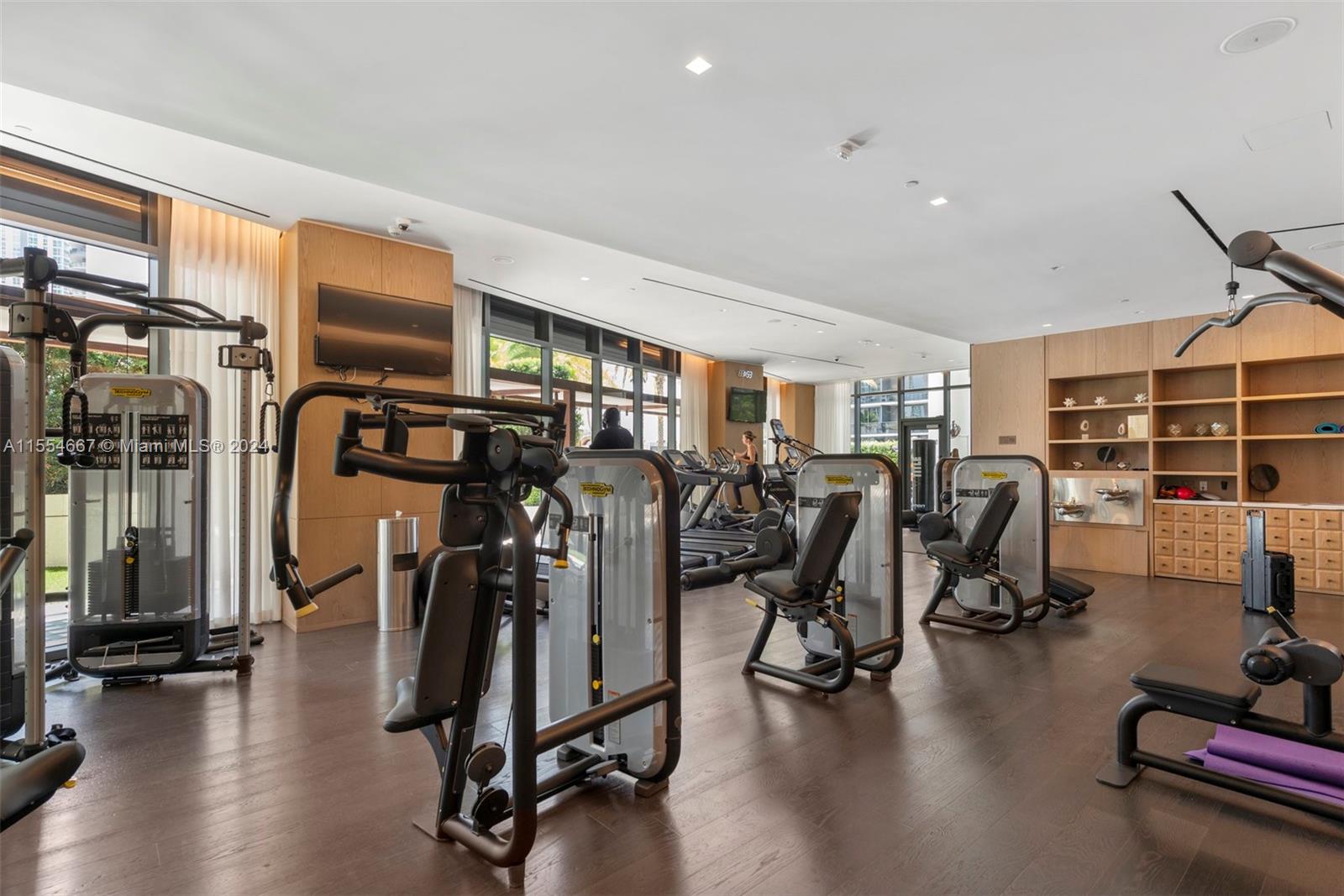 SLS LUX - Residential Lease