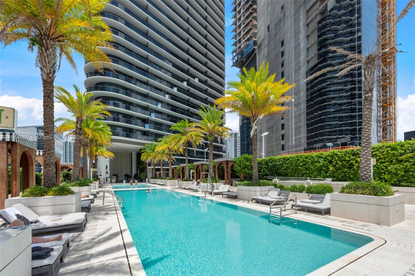SLS LUX - Residential Lease
