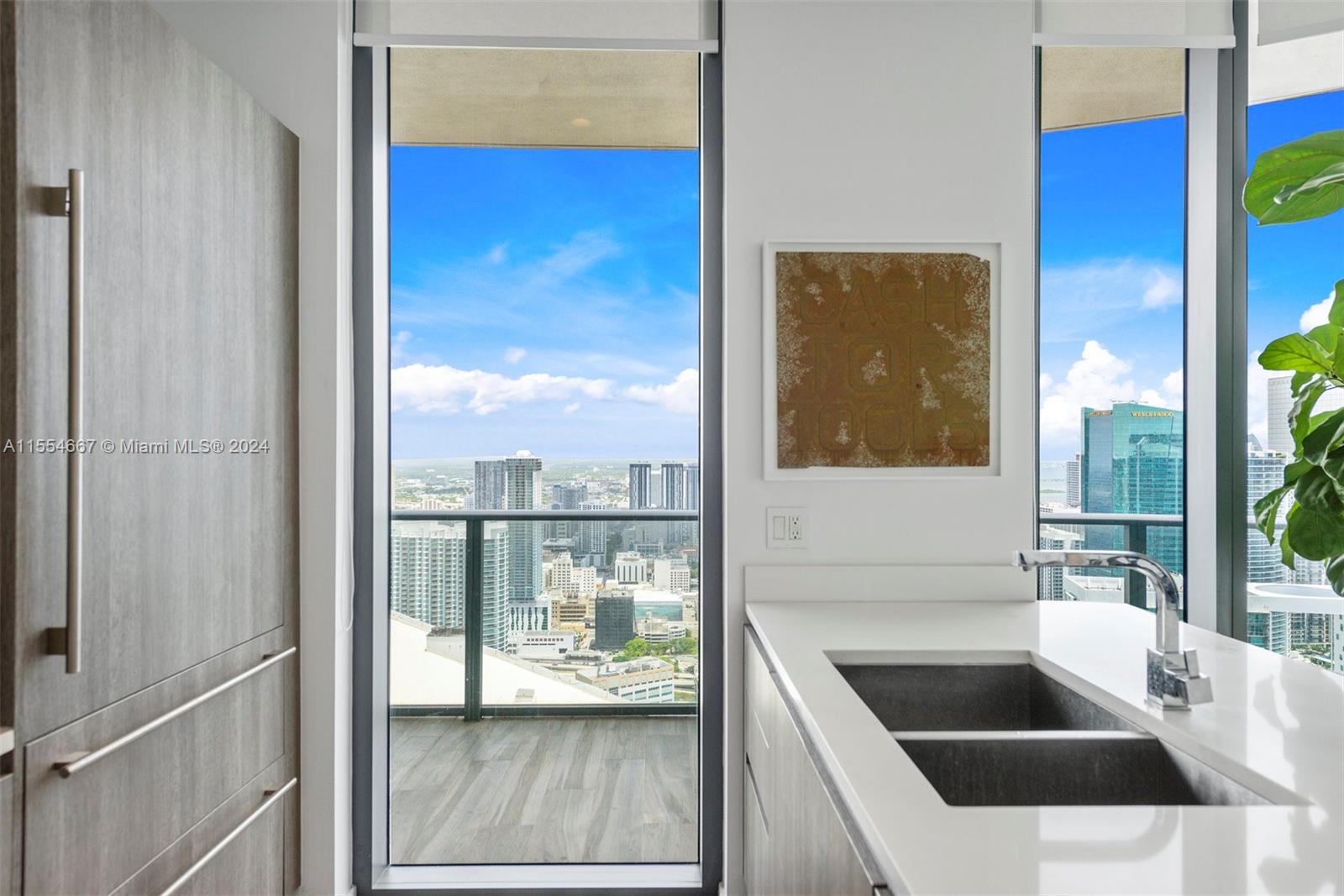 SLS LUX - Residential Lease