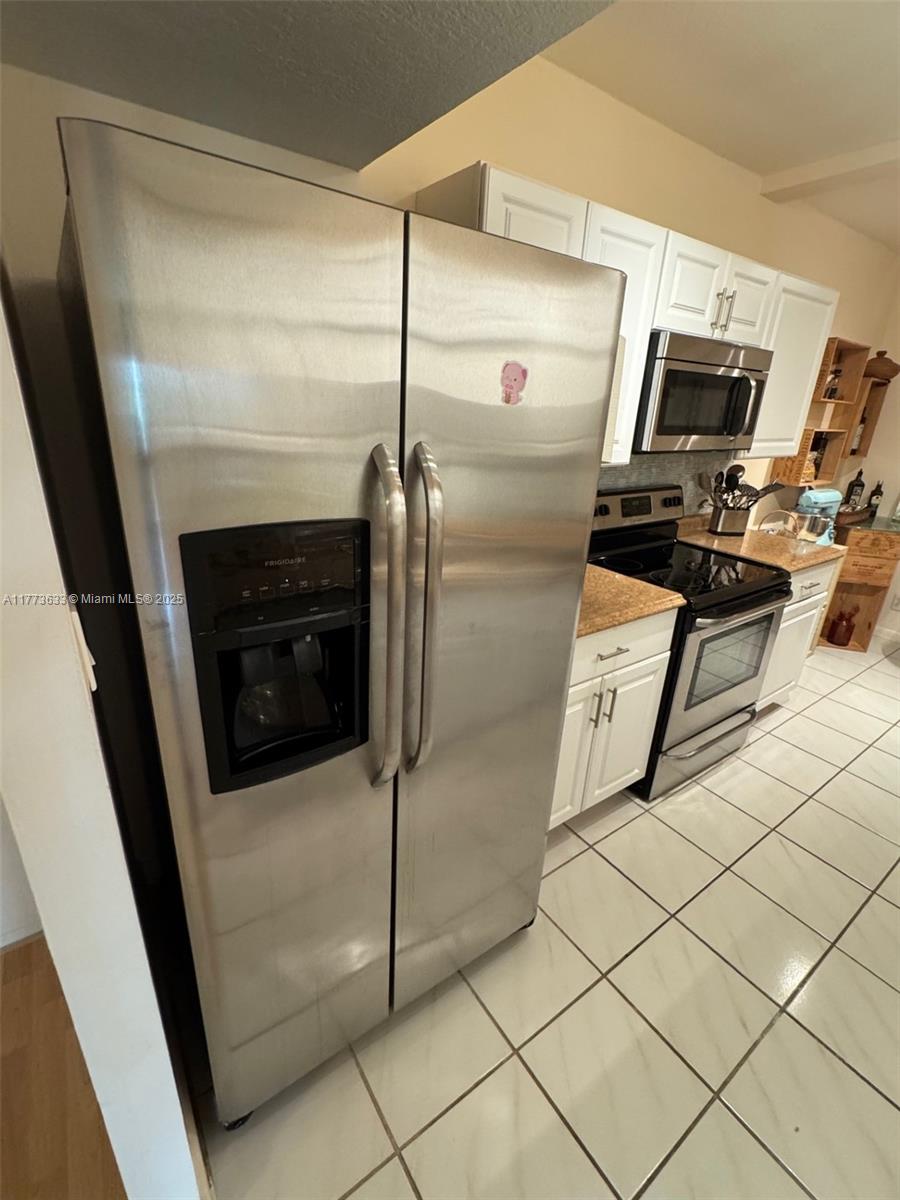 HILLCREST EAST NO 23 COND - Residential