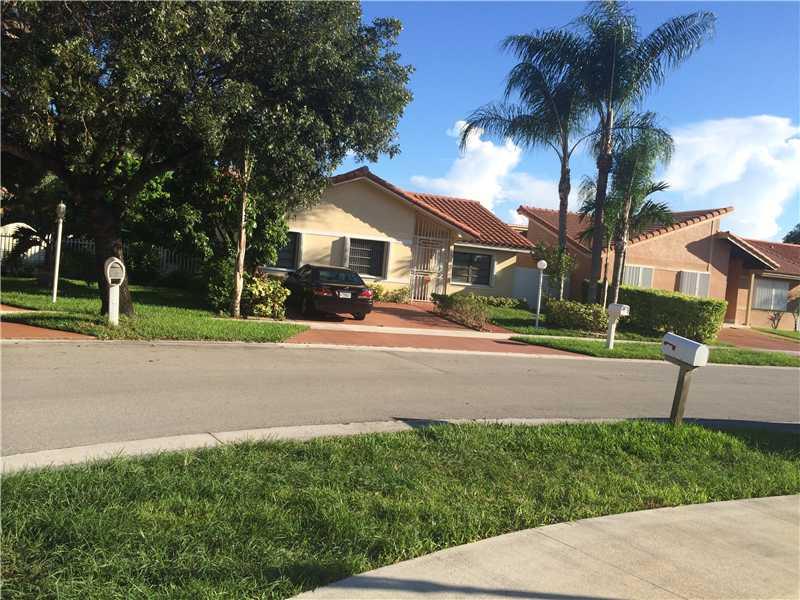 SPOTLESS 3/2 HOME IN MUNNE.ALL TILE FLOORS,FRESHLY PAINTED IN AND OUT.GRANITE COUNTER TOPS WITH BACK SPLASH,STAINLESS STEEL APPLIANCES,UPGRADED CUPBOARDS WITH LAZY SUSAN. COMPLETELY FENCED.WALK TO ELEMENTARY SCHOOL. FAST OCCUPANCY.