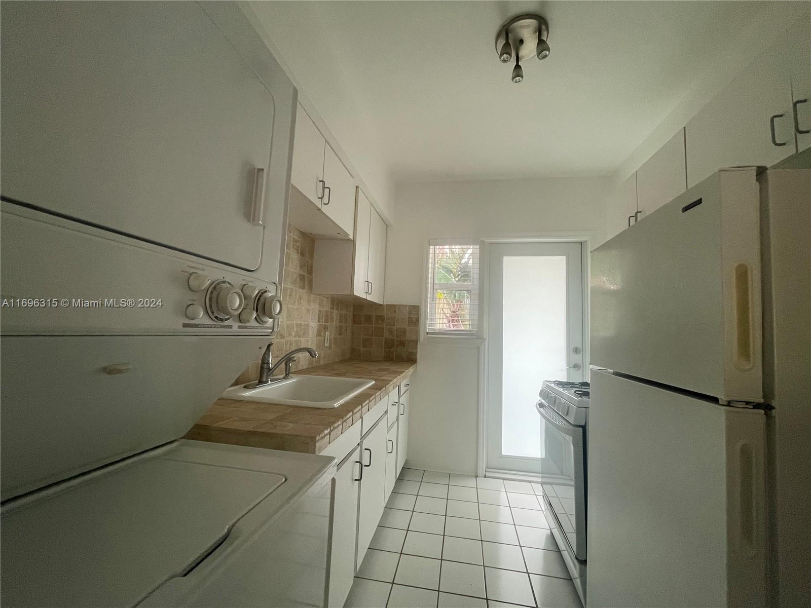 PINE TREE PALMS CONDO - Residential Lease