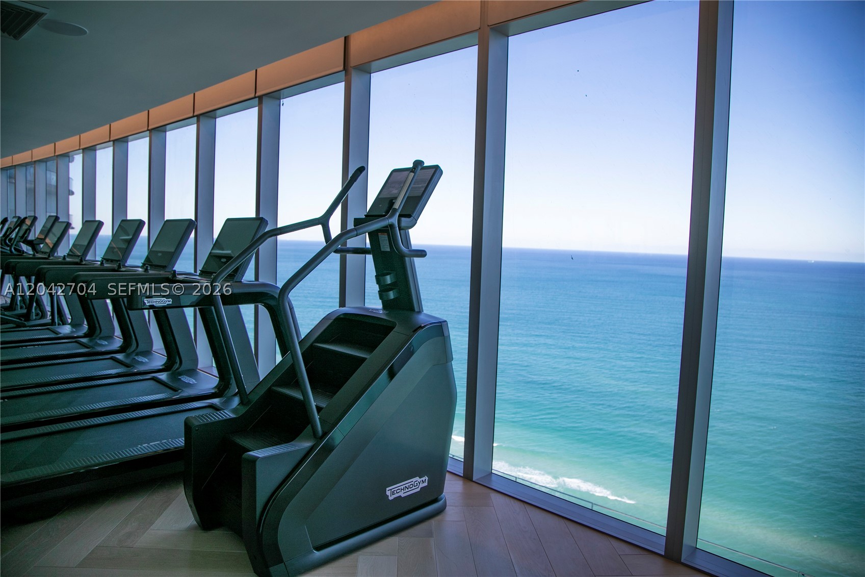 TURBNBERRY OCEAN CLUB - Residential