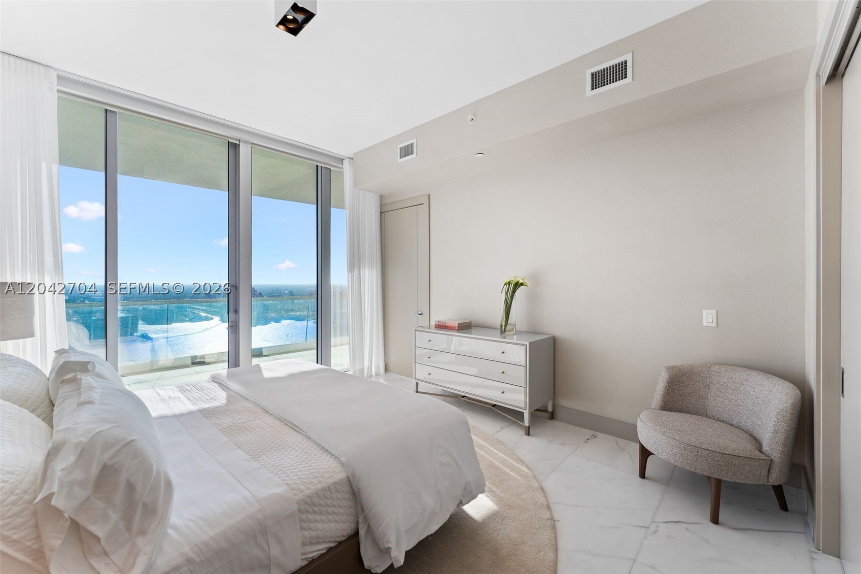 TURBNBERRY OCEAN CLUB - Residential