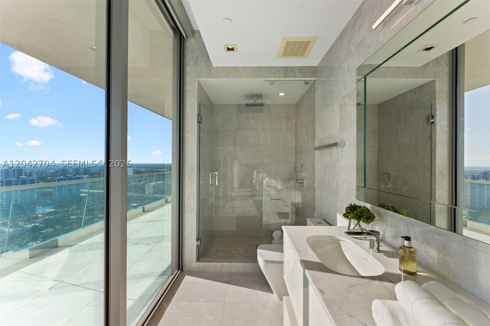 TURBNBERRY OCEAN CLUB - Residential