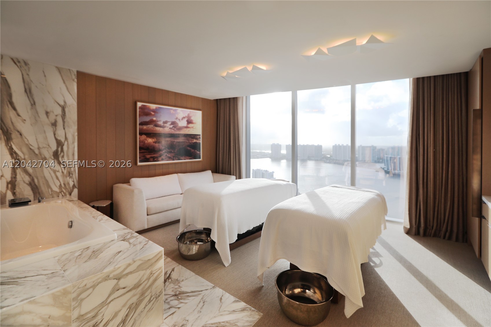 TURBNBERRY OCEAN CLUB - Residential