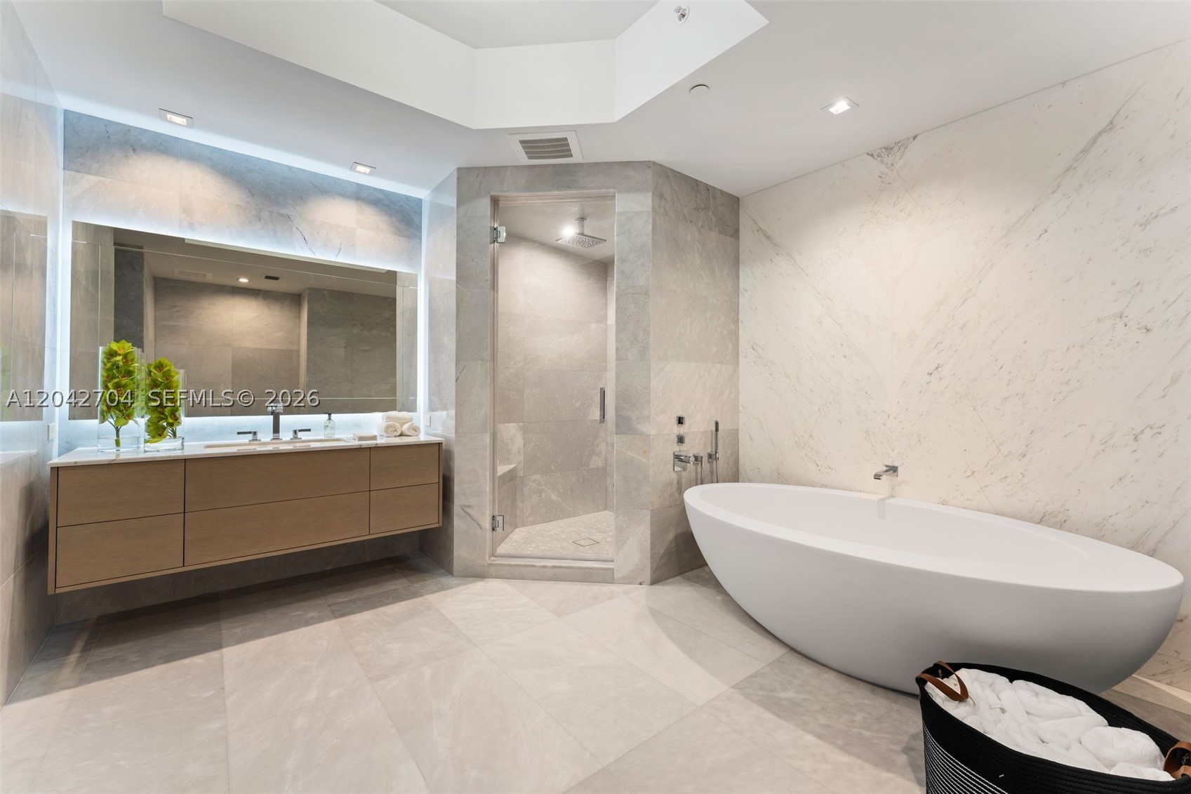 TURBNBERRY OCEAN CLUB - Residential