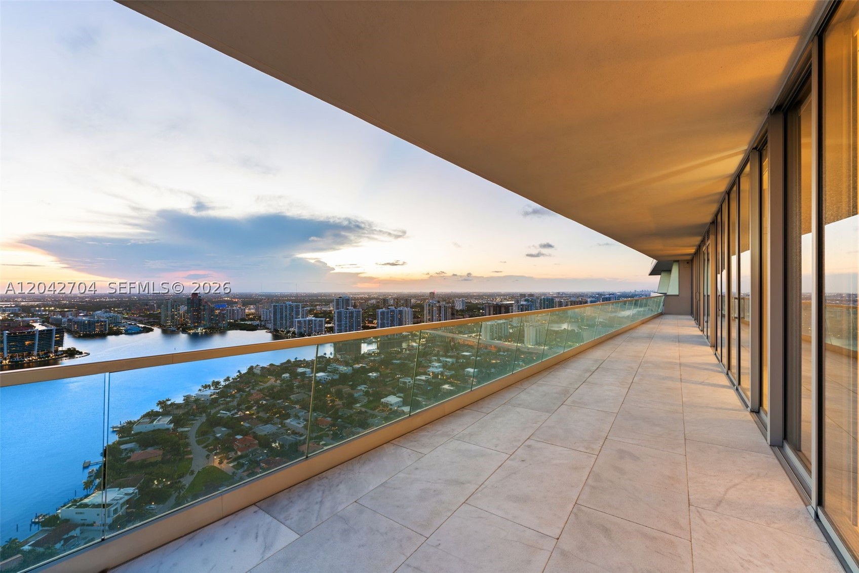 TURBNBERRY OCEAN CLUB - Residential
