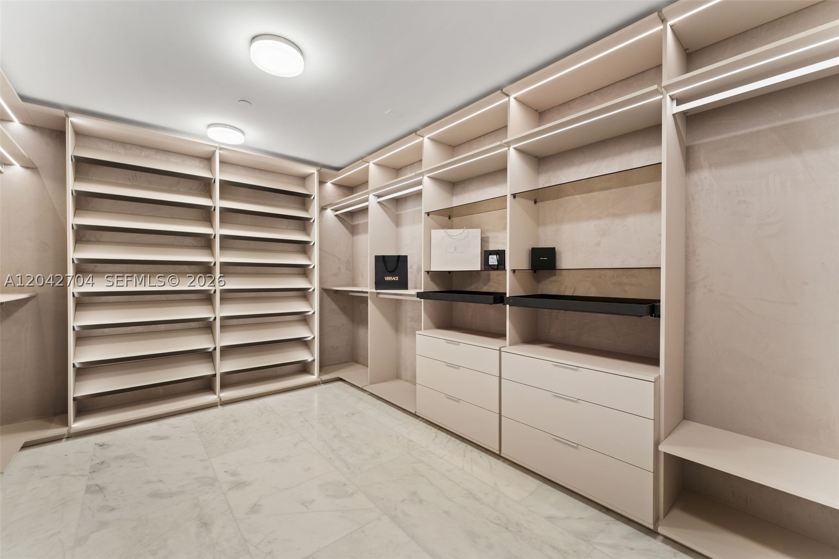 TURBNBERRY OCEAN CLUB - Residential