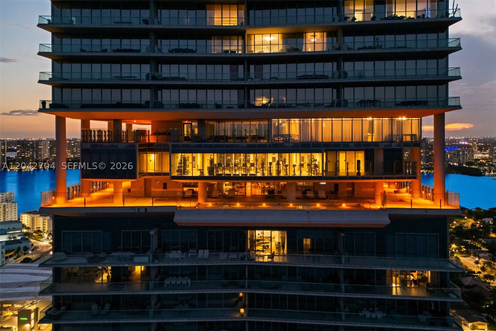 TURBNBERRY OCEAN CLUB - Residential