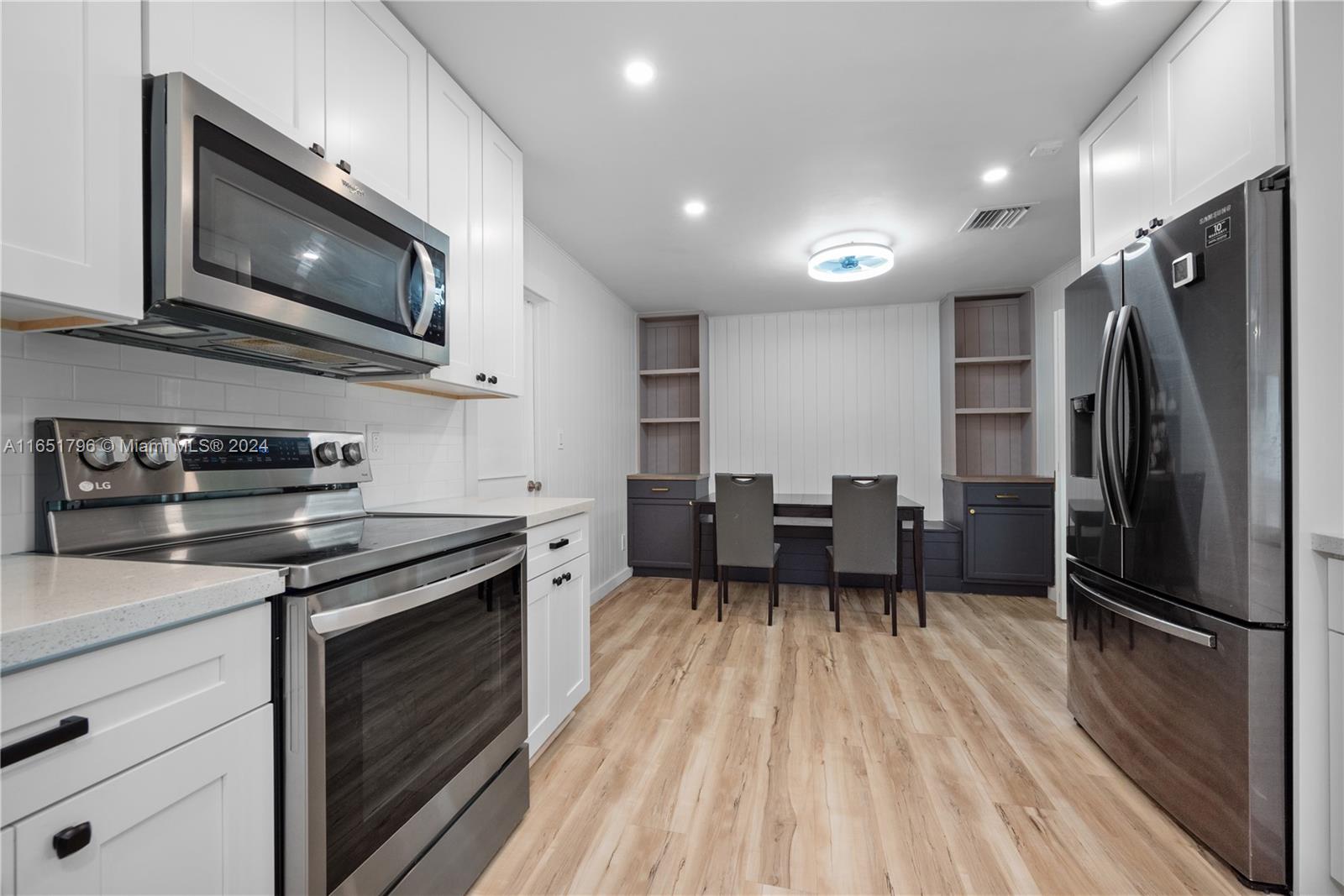 HOLLYWOOD HILLS - Residential