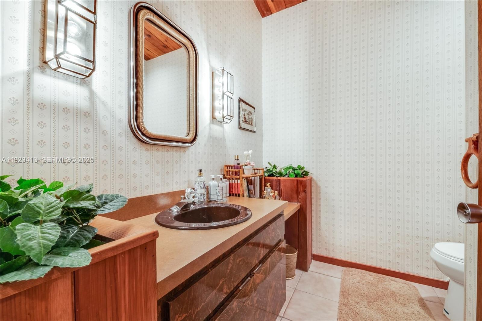 CHARLOTTE ESTATES - Residential