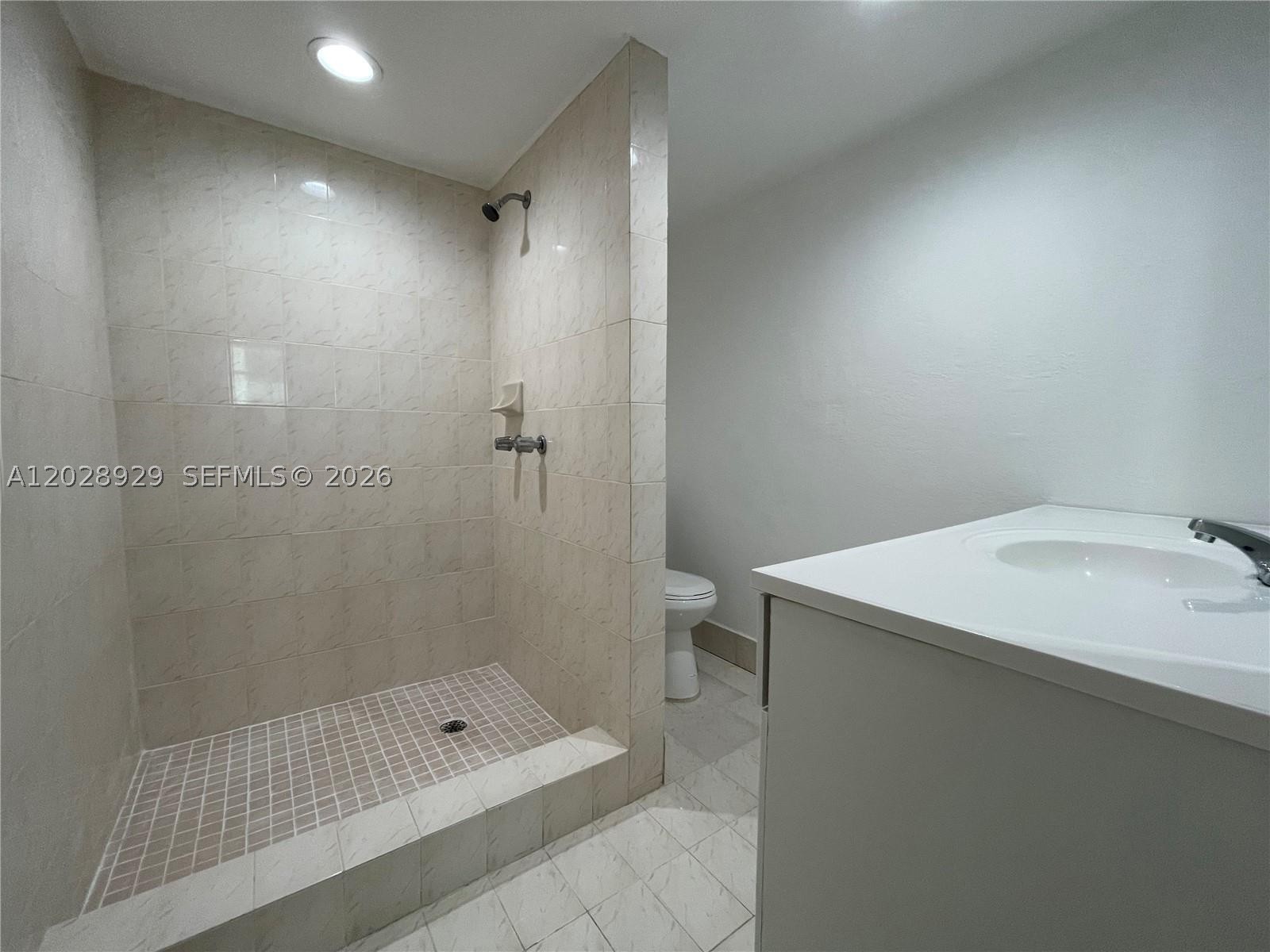 SAMARI LAKE EAST CONDO - Residential Lease