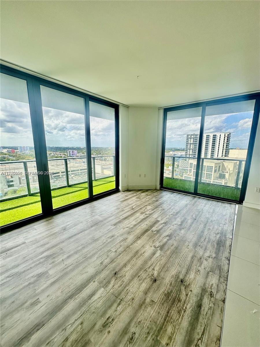 3401 MIDTOWN CONDO - Residential