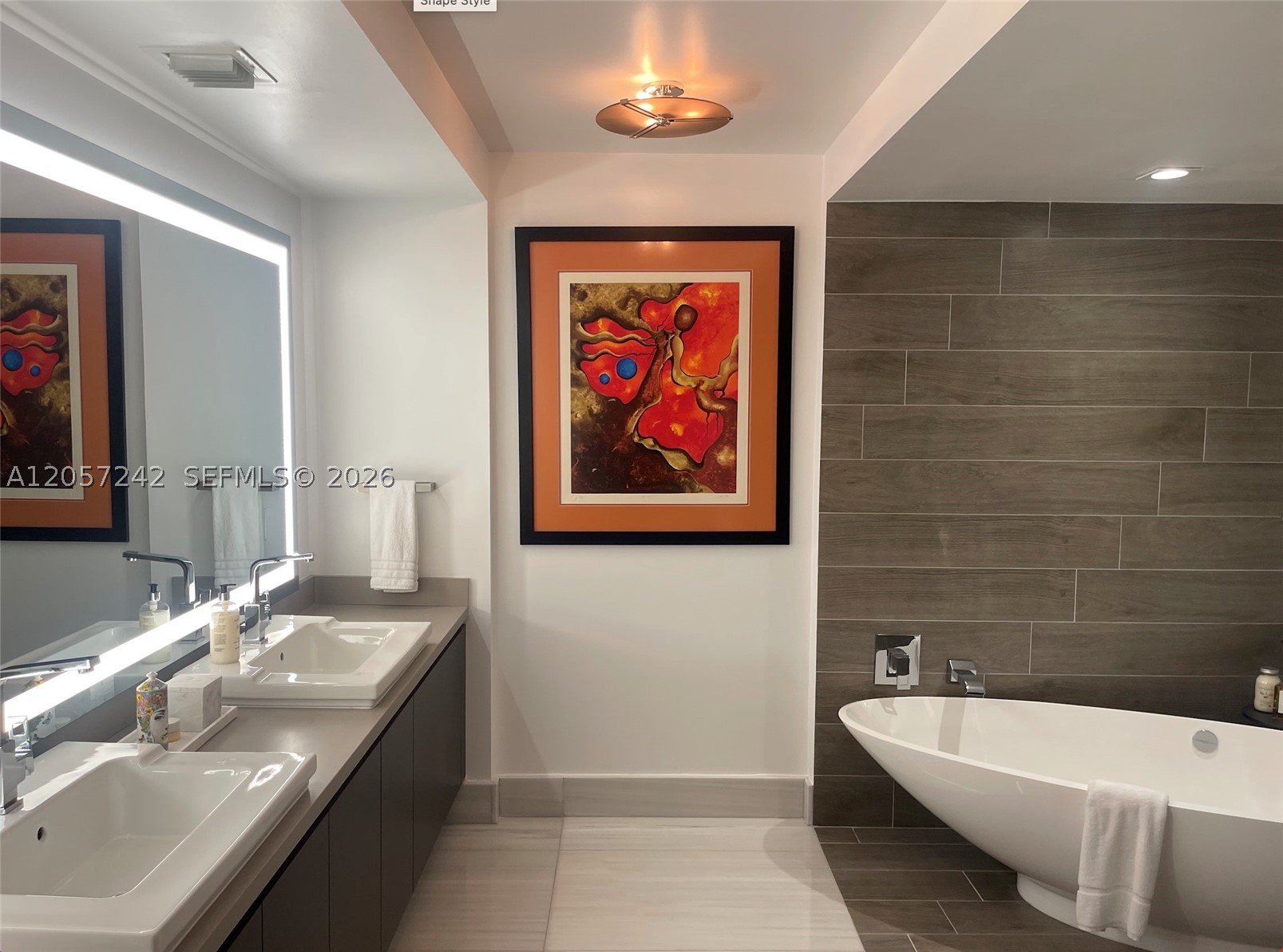PARQUE TOWERS CONDO - Residential