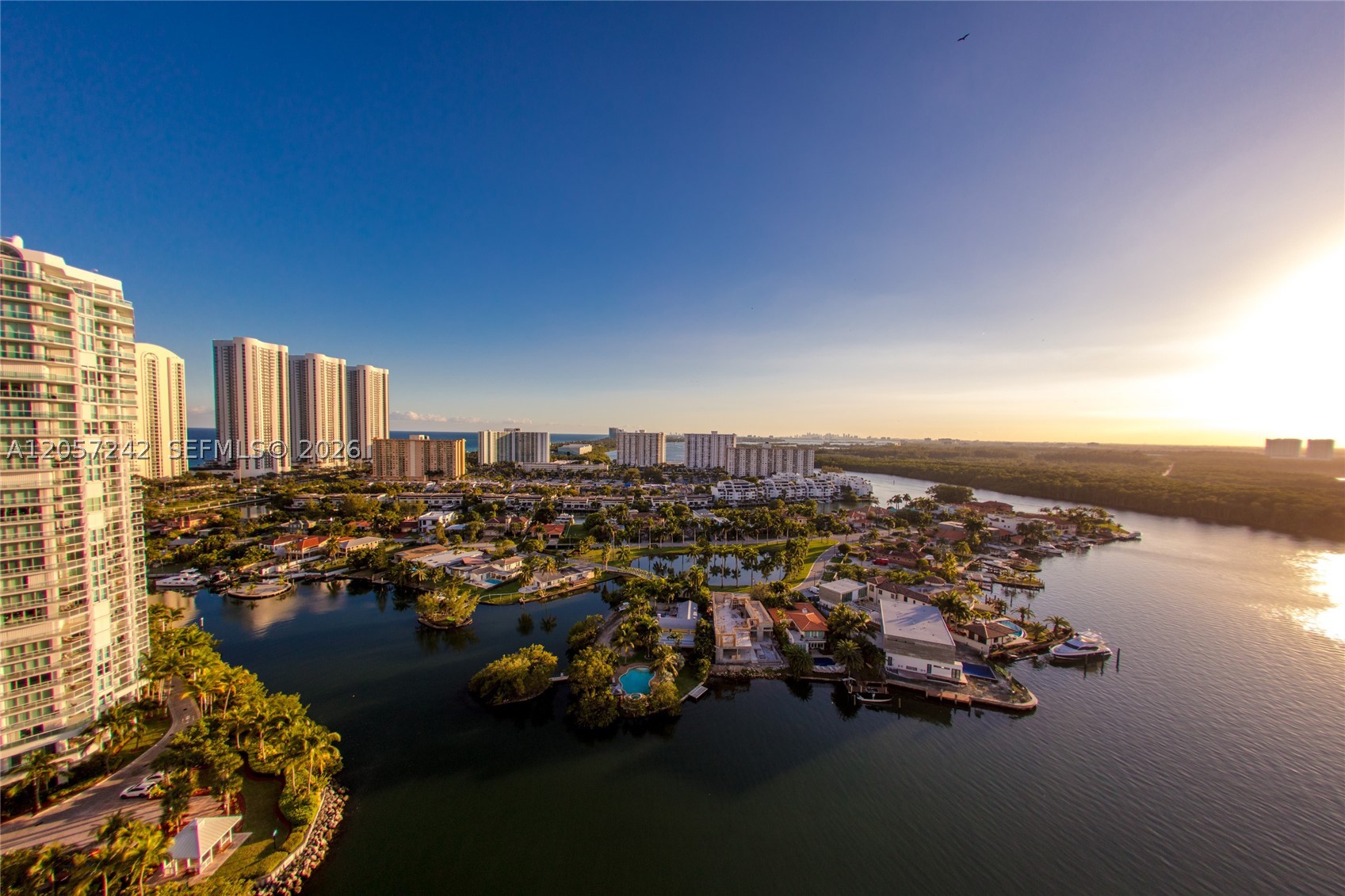 PARQUE TOWERS CONDO - Residential