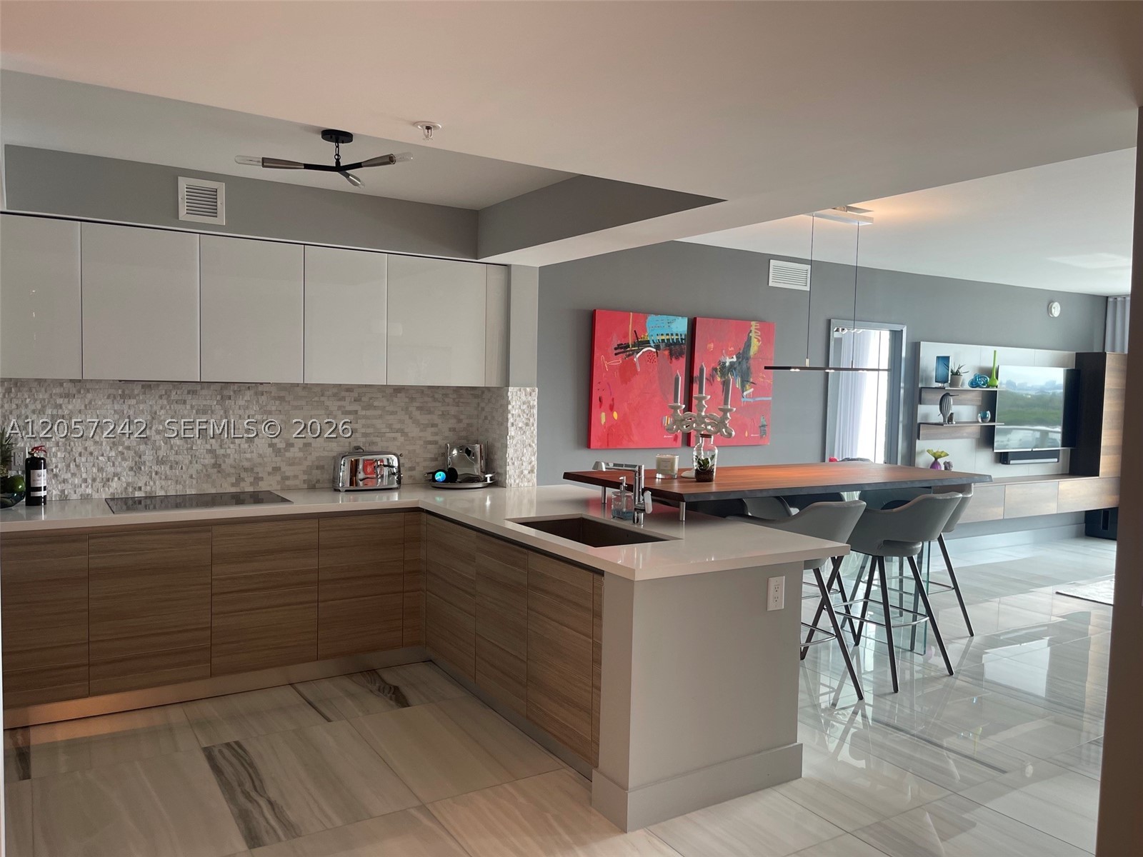 PARQUE TOWERS CONDO - Residential